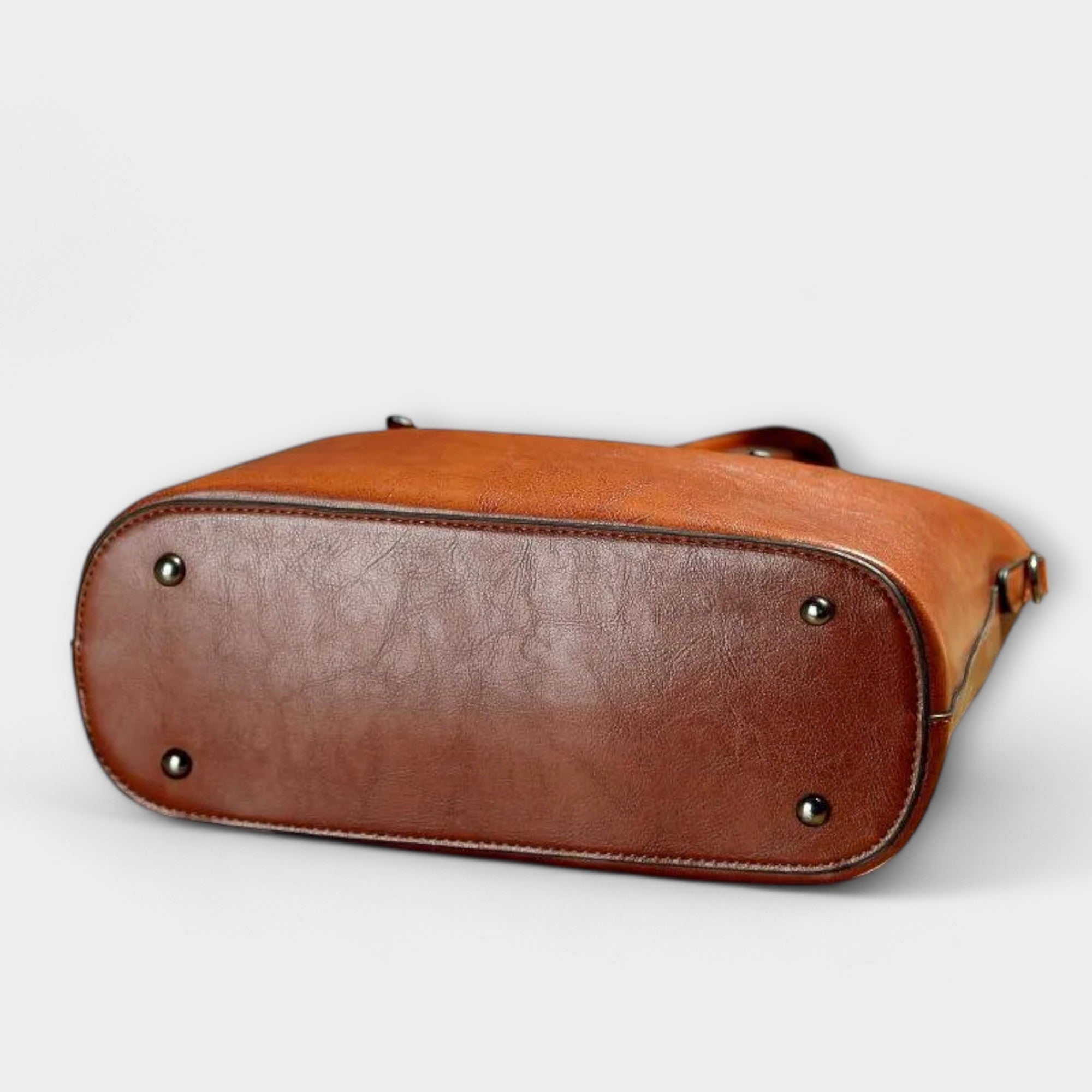 GRETA™ – BEZCZASOWA SKÓRZANA TOREBKA NA RAMIĘ Z KLASYCZNYM CHARAKTEREM